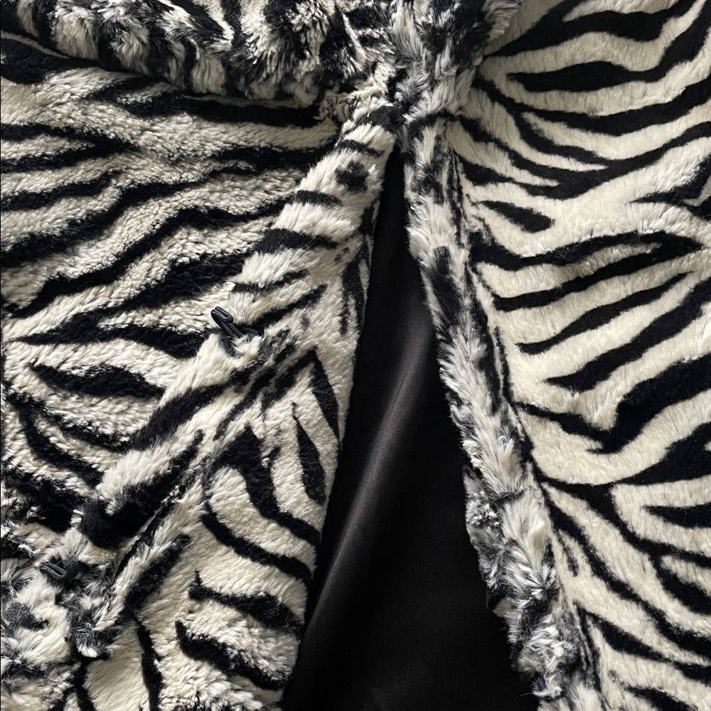 Alice + Olivia Zebra Print Faux Fur Jacket EUC - Picture 10 of 15